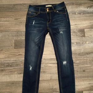 Low Rise Size 7 Skinny Jean
